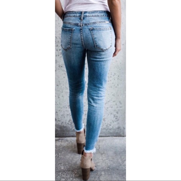 LAST 1🌺🆕5⭐️Best Seller Distressed Raw Hem Jeans - Picture 2 of 4